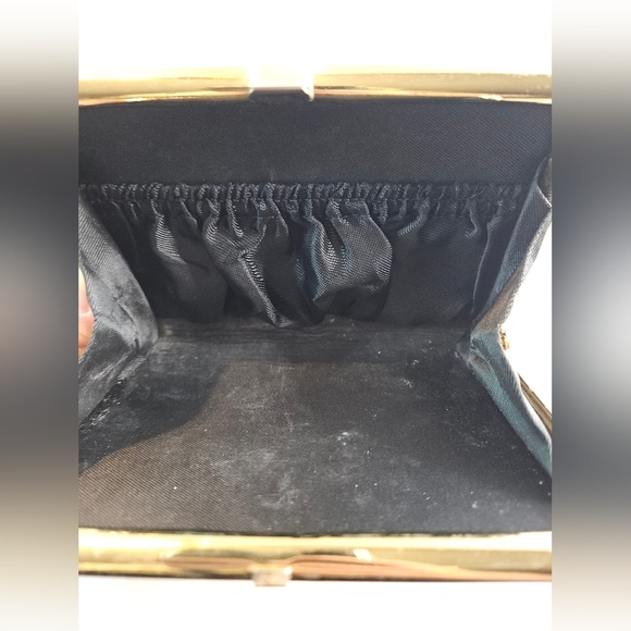 Vintage Gold Faux Metal Small Clutch With Clasp 6 X 4 X 1 - Picture 4 of 5